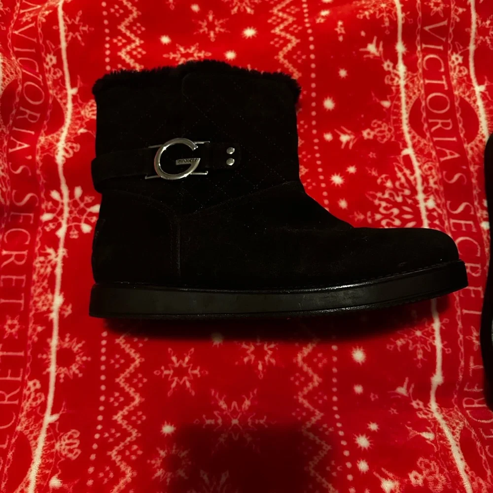 GUESS - Picture 2 of 5